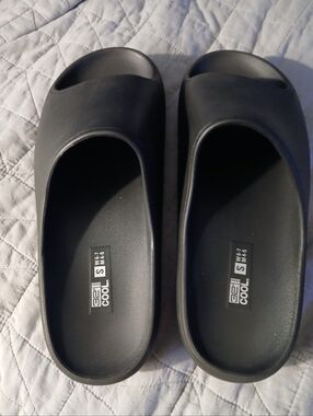 Black Women's Slide Sandals